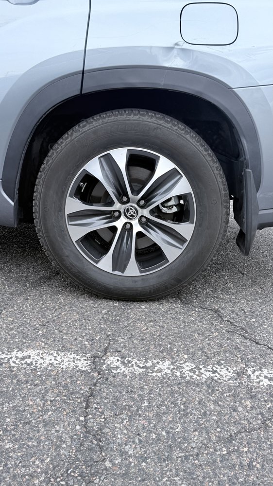 Gray split-Y wheel before tracing